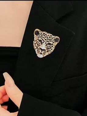 Anthropologie Gold and Black Leopard Head Brooch